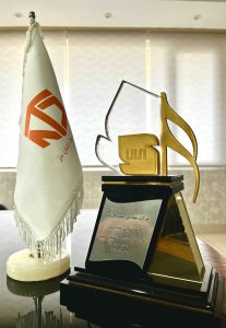 نشان استاندارد واحد نمونه تولیدی استان خوزستان اهدایی به شرکت نیک تابان دز